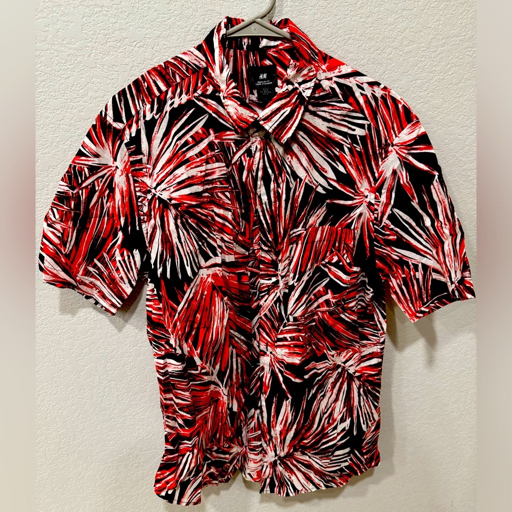 Excellent condition red & black button down short sleeve